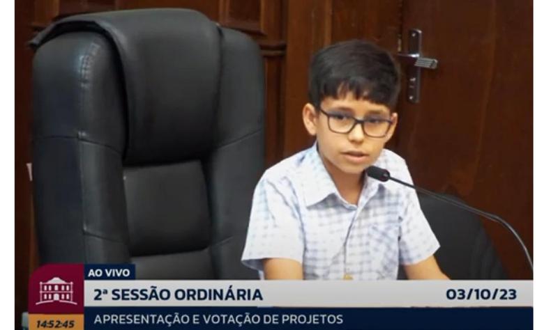 O estudante Luiz Augusto dos Reis, de 11 anos, disse em reunio da Cmara Municipal de Uberaba, que passou mal aps comer macarro com feijo durante merenda escolar