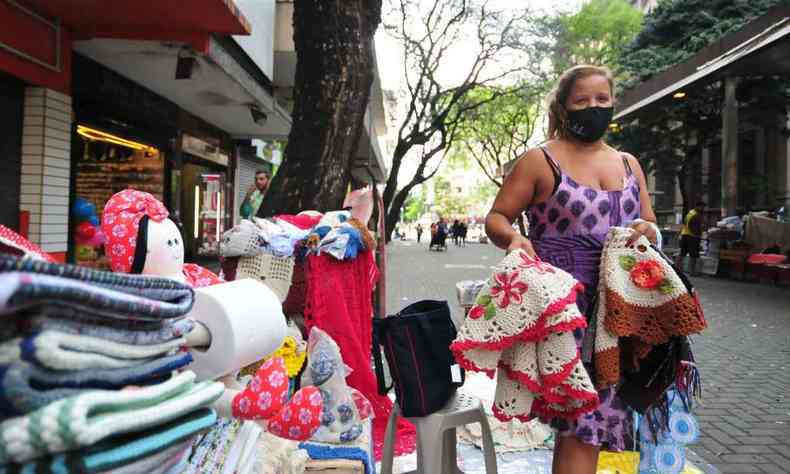 Rosnia Ribeiro aposta na utilizao de tapetes para higienizar calados como chamariz de vendas.(foto: Gladyston Rodrigues/EM/D.A Press)
