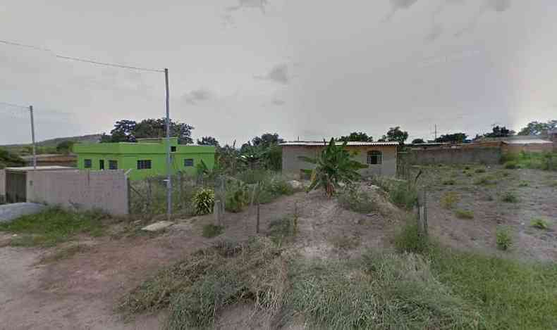Jovem de 22 anos foi encontrado morto em beco de Esmeraldas, na Grande BH. Rival do rapaz, ex-marido da namorada dele, foi apontado como suspeito(foto: Google Maps/Divulgao)