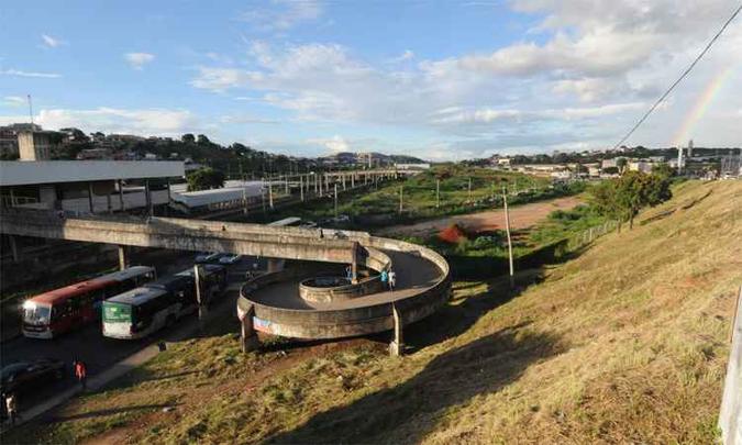 Projeto de construção de outro terminal para BH, em terreno próximo à estação do BRT/Move no Bairro São Gabriel, deve continuar só no papel(foto: Túlio Santos/EM/DA Press) Projeto de construção de outro terminal para BH, em terreno próximo à estação do BRT/Move no Bairro São Gabriel, deve continuar só no papel(foto: Túlio Santos/EM/DA Press)