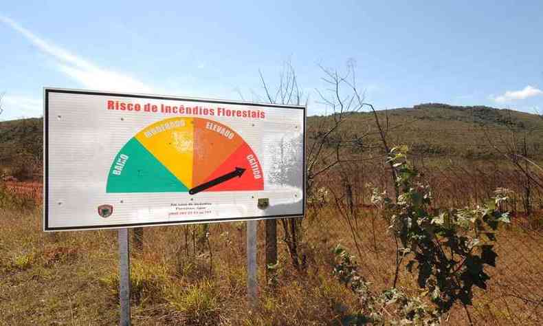 Risco a incndios florestais  crtico no tempo seco(foto: Leandro Couri/EM/D.A. Press)