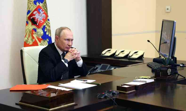 Putin no gabinete dele, no Kremlin