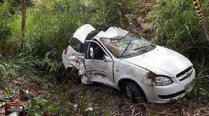 Em Manhuau, duas crianas e um adulto morreram em um acidente(foto: Jailton Pereira/Portal Caparao)