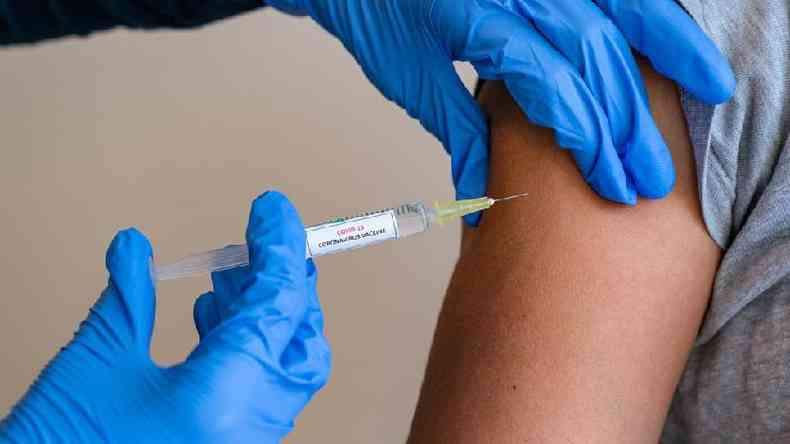 Governo Bolsonaro ficou dois meses sem responder proposta de compra de vacinas, segundo depoimentos(foto: Getty Images)