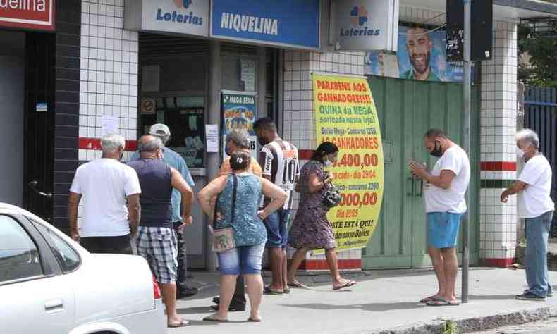 Fila em lotrica no bairro Paraso, em Belo Horizonte(foto: Edesio Ferreira/E.M/D.A Press)
