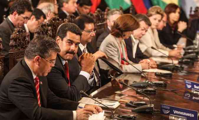 Eleito em pleito realizado no ltimo domingo, Nicols Maduro compareceu  cpula que reuniu principais lderes da sul-americanos(foto: SEBASTIAN CASTAEDA / AFP)