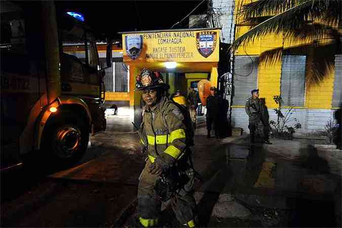 O incndio comeou na noite dessa tera-feira, na cadeia localizada na cidade de Comayagua(foto: AFP PHOTO / Orlando SIERRA )