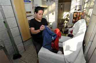 Geane comprou uma lavadora de roupa, mas atrasou as prestaes(foto: Juarez Rodrigues/EM/D.A Press)