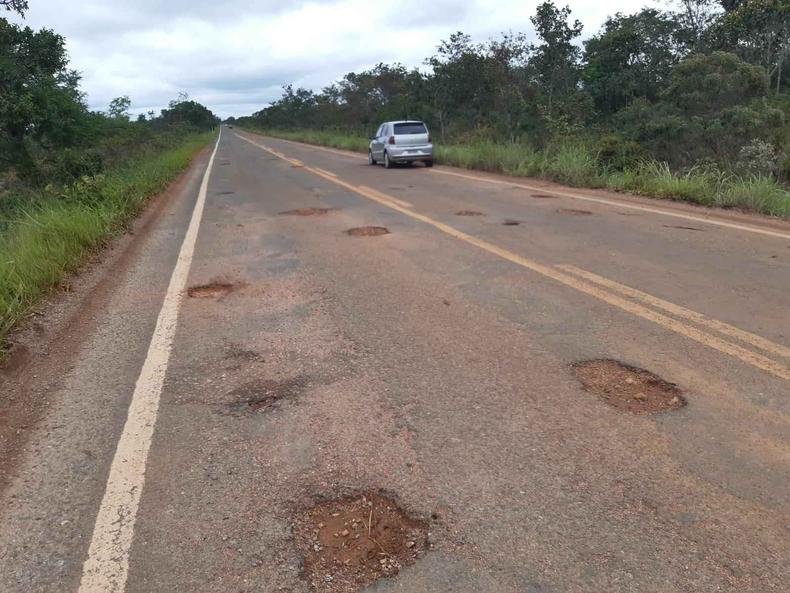 Obras são esperança de fim dos buracos na BR 367(foto: Luiz Ribeiro/EM/DA Press) Obras são esperança de fim dos buracos na BR 367