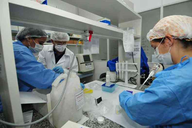 Laboratrio de vacinas da UFMG: alm de projeto desenvolvido na instituio, o CT Vacinas, ligado  universidade, desenvolve estudos para imunizante junto  Fiocruz Minas(foto: Gladyston Rodrigues/EM/D.A Press - 13/4/20 )