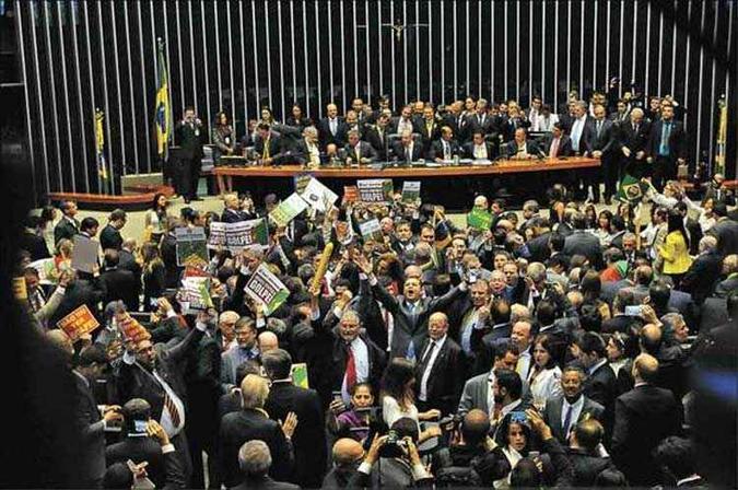 Uma das propostas de emenda constitucional prevê o corte de 25% das cadeiras da Câmara, limitando a 385 o número de deputados federais(foto: Carlos Moura/CB/D.A Press) Uma das propostas de emenda constitucional prevê o corte de 25% das cadeiras da Câmara, limitando a 385 o número de deputados federais(foto: Carlos Moura/CB/D.A Press)