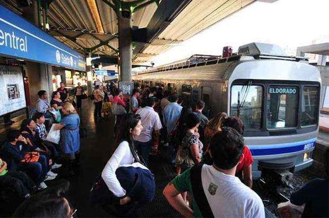 Trem metropolitano de BH bate recorde, transportando em um nico dia o equivalente  populao de um municpio como Ipatinga(foto: (ALEXANDRE GUZANSHE/EM/D.A PRESS))