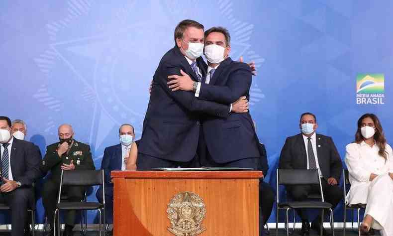 Jair Bolsonaro e Ciro Nogueira(foto: Isac Nbrega/PR)