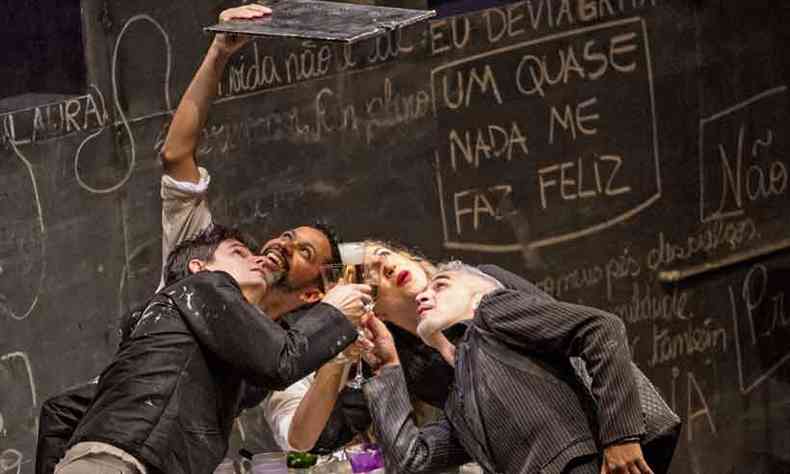 Cena de ''Prazer'', montagem de 2012 que incorpora inquietaes pessoais dos atores  dramaturgia(foto: Lu Barcelos/divulgao)