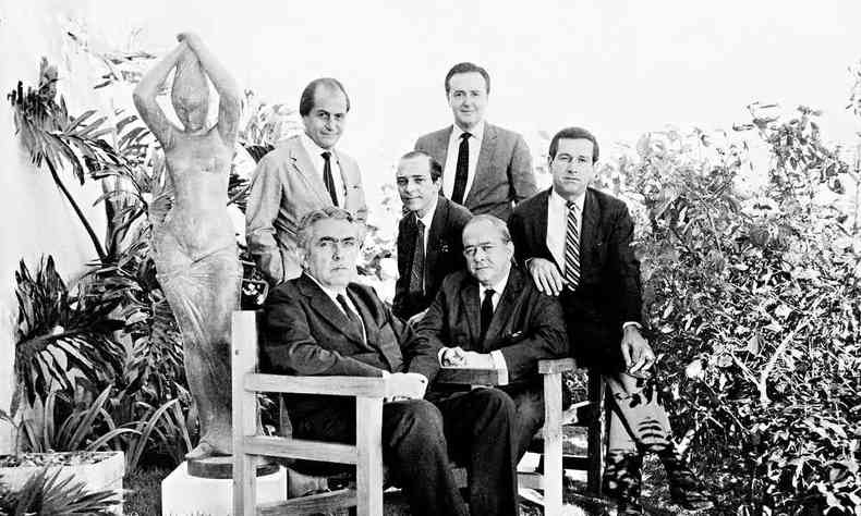  Rubem Braga, em Ipanema, no vero de 1967, o anfitrio recebeu Paulo Mendes Campos, Srgio Porto, Jos Carlos Oliveira, Vinicius de Moraes e Fernando Sabino