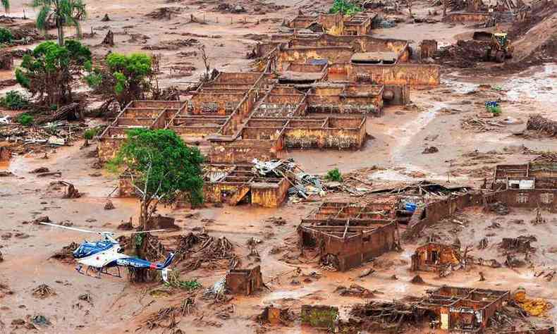 Distrito de Bento Rodrigues foi completamente destrudo pela lama da barragem da Samarco(foto: Antonio Cruz/ Agncia Brasil )