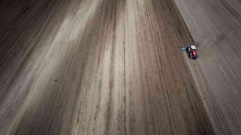 Adotar uma arao mnima pode ajudar a reduzir as emisses de N2O do solo(foto: Getty Images)