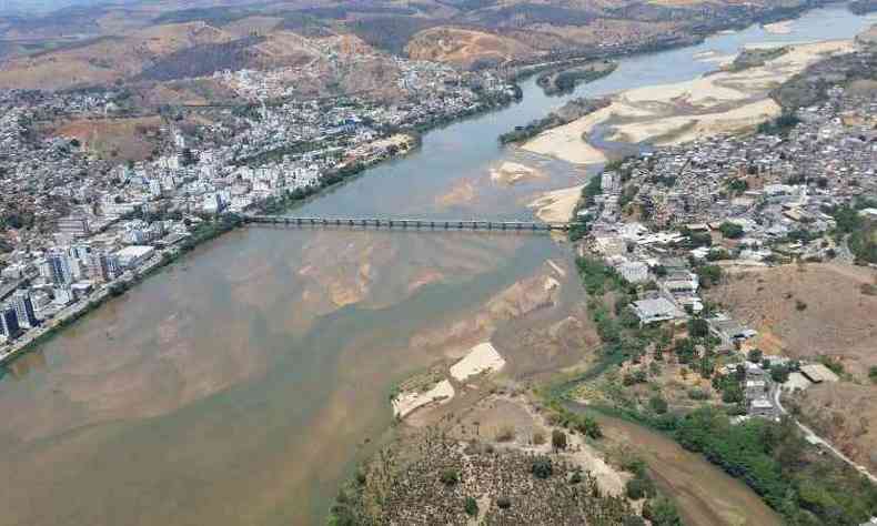 Rio Doce foi tomado pela lama e comprometeu abastecimento de Colatina (ES)(foto: Fred Loureiro/Secom)