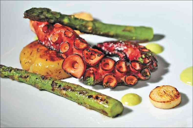 Polvo com aspargos: prato preparado pelo chef Gonzalo vidal (foto: Gladyston Rodrigues/EM/D.A Press)