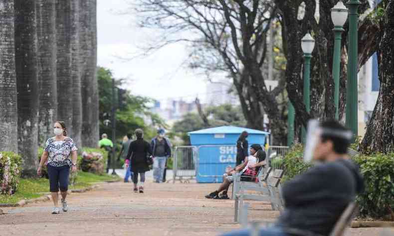 Movimento na Praa da Liberdade(foto: Leandro Couri/EM/D.A. Press)