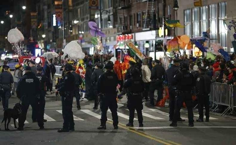 Atentado deixou oito mortos e mais de 10 feridos(foto: KENA BETANCUR) Atentado deixou oito mortos e mais de 10 feridos(foto: KENA BETANCUR)