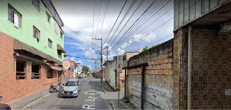 Caso ocorreu em frente ao nmero 252 da Rua Leopoldina de Oliveira, no Bairro Aparecida(foto: Google Street View/Divulgao)