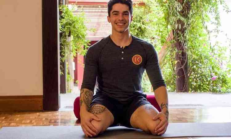 professor de ioga Ravi Kaiut,