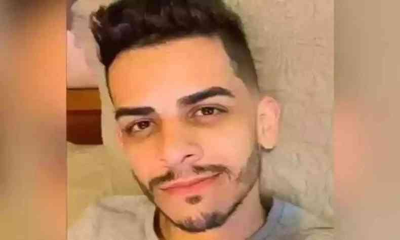 Vincius Soares Garcia tinha 31 anos quando foi assassinado dentro de seu apartamento no Centro de Belo Horizonte, na tarde do dia 22 de abril de 2023. Ele era mdico e fazia doutorado na Universidade Federal de Minas Gerais. 