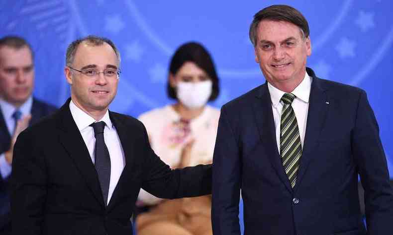 André Mendonça, novo ministro do STF, e Jair Bolsonaro, presidente do Brasil