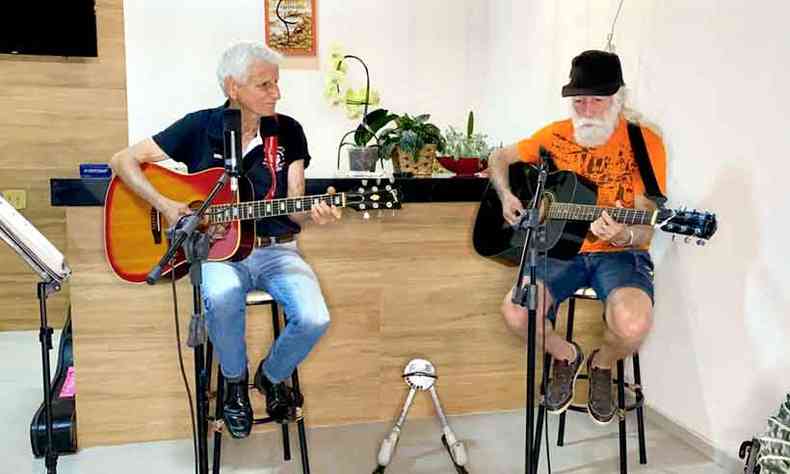 Lcio e Tio Marcos retomam a carreira na era das redes sociais, depois de cantar na TV nos anos 1970