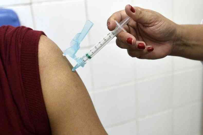 Reforo de vacinao contra a COVID: divergncias entre Anvisa e Ministrio da Sade podem atrapalhar imunizao