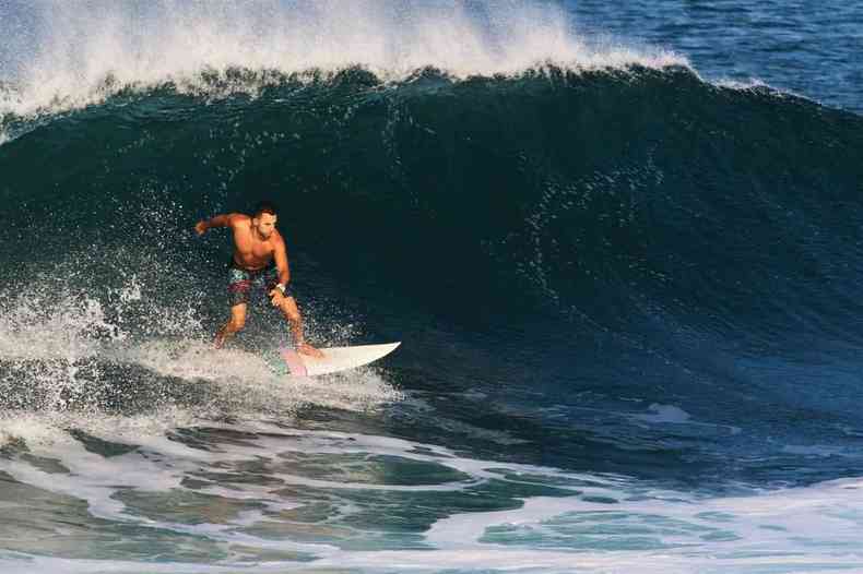Mineiro de BH, Josu Soares viajou at o Peru para surfar(foto: Arquivo pessoal)