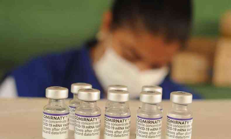 Ampolas de vacina contra a COVID