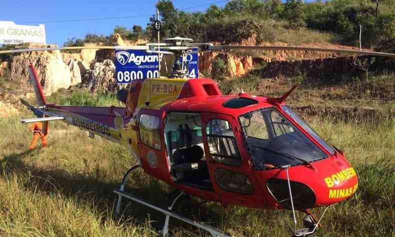 Helicptero foi usado para o resgate de um idoso que ficou ferido(foto: Corpo de Bombeiros/Divulgao)