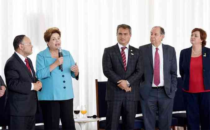 Reitores de 54 universidades federais se encontraram com Dilma e pediram mais investimentos no setor (foto: Evaristo S/AFP)