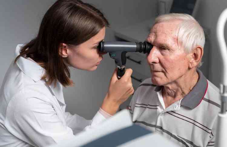 H vrios tipos de glaucoma, neuropatia tica que pode levar  perda irreversvel da viso