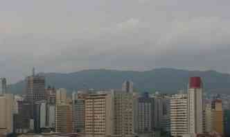 Regio Central de Belo Horizonte amanheceu com cu nublado nesta tera-feira(foto: Paulo Filgueiras/ EM/DA Press)