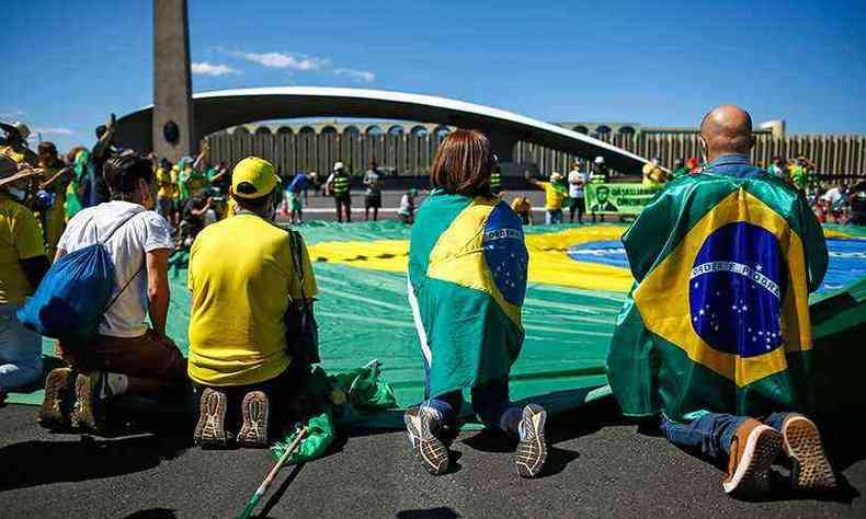 Bolsonaristas se concentraram no QG do Exército, em Brasília, após saírem da Esplanada(foto: SERGIO LIMA / AFP)