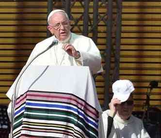 Papa durante pronunciamento na Praa So Pedro(foto: AFP PHOTO / TIZIANA )