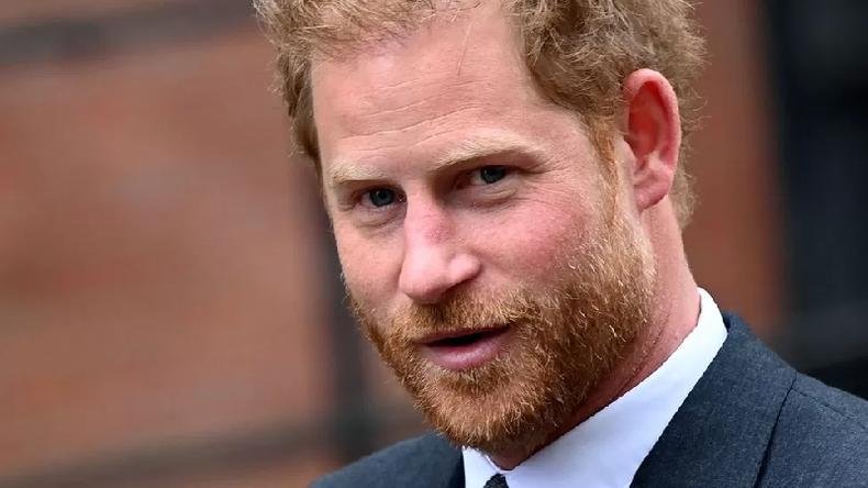 Harry processa o Mirror Group Newspapers por hackeamento de telefone e intromissões ilegais em sua vida privada(foto: EPA) Príncipe Harry