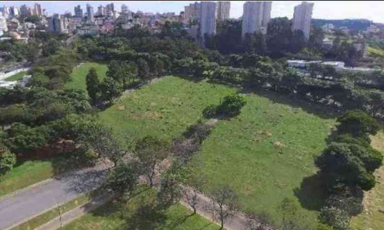 Vista area do Cemitrio da Paz, em Belo Horizonte, nesta quarta-feira