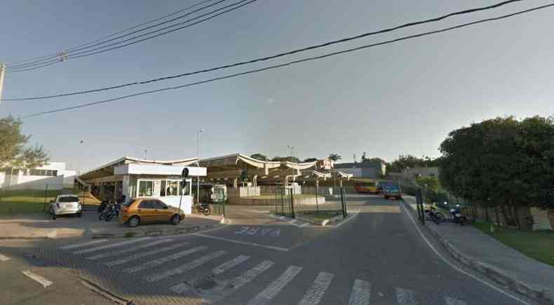 Fiscal estava na guarita da estao Morro Alto quando foi atingido(foto: Reproduo/Google Street View)
