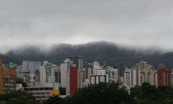 Belo Horizonte amanheceu com chuva fina e céu nublado nesta quinta-feira (foto: Paulo Filgueiras: EM D.A Press) Belo Horizonte amanheceu com chuva fina e céu nublado nesta quinta-feira (foto: Paulo Filgueiras: EM D.A Press)