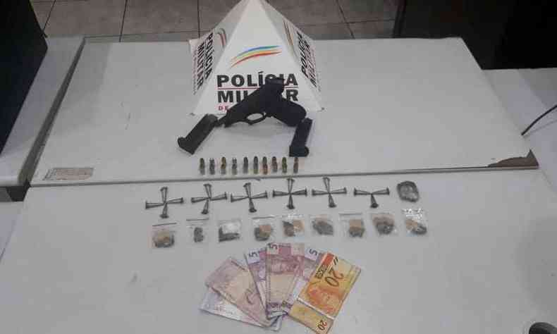 Material ilcito foi apreendido com adolescente(foto: PM/Divulgao)