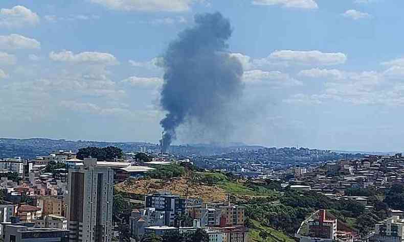 Fumaa vista do Bairro Estoril, Regio Oeste de Belo Horizonte(foto: Marclio de Moraes/EM/DA Press)