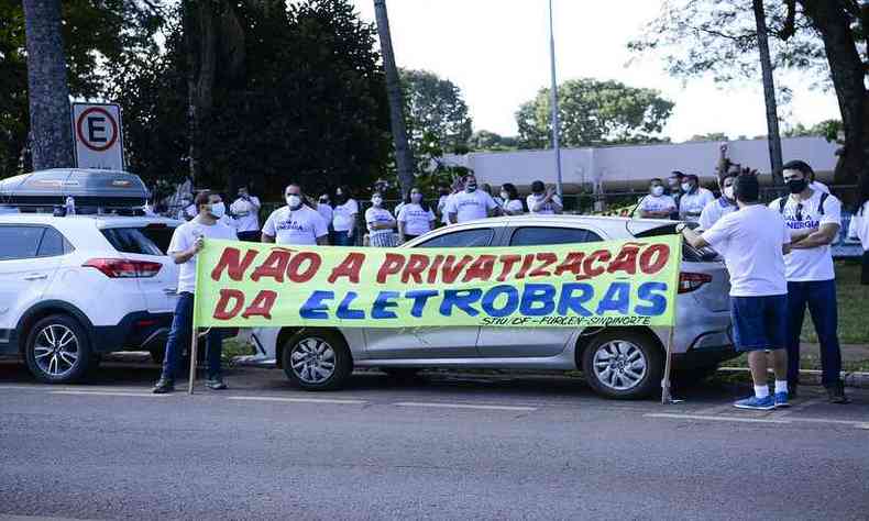 Trabalhadores do setor eltrico protestam contra privatizao da Eletrobras.(foto: Pedro Frana/Agncia Senado 16/06/21)
