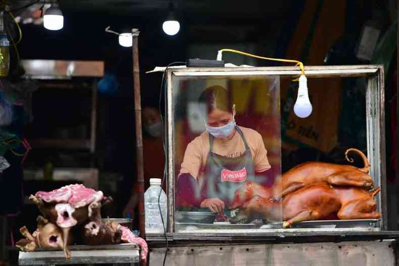 Barraca vende carne de cachorro no Vietn