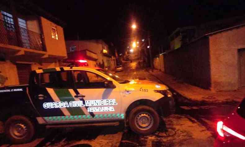 Acidente aconteceu na Rua Nove, no Bairro Nova Conquista, em Santa Luzia. Local est fechado pela Guarda Municipal (foto: Reproduo/WhatsApp)
