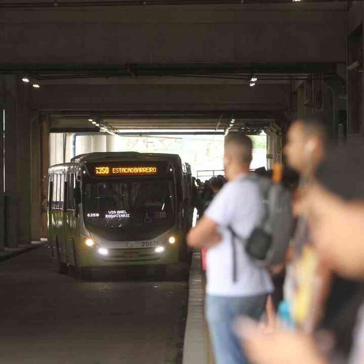 Greve de ônibus: CDL-BH solicita operação do transporte em escala mínima -  Gerais - Estado de Minas