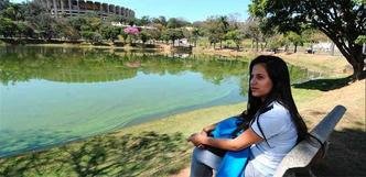 A estudante J�lia Almeida quer a lagoa limpa: 